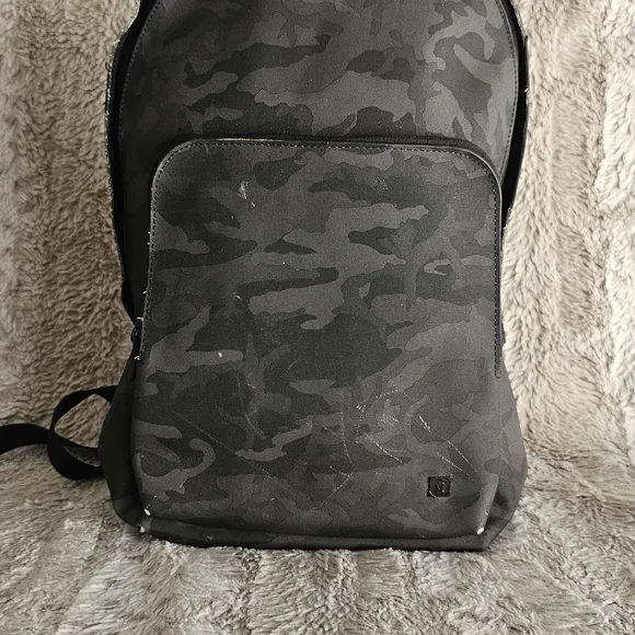 Lululemon Athletica Black and Gray Backpack Sleek Urban Design LULULEMON DEFINE BACKPACK 19L HEATHER BLACK Grey BAG LW9CQDS  main image 3